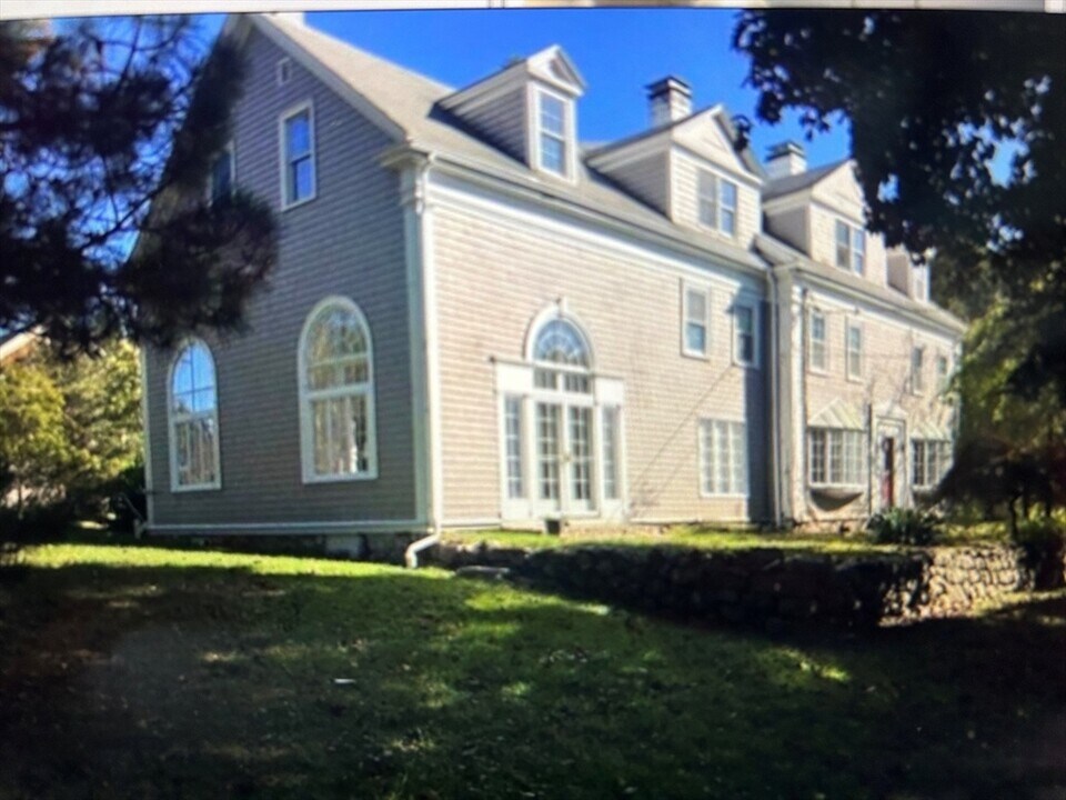 41 John Wise Ave in Essex, MA - Building Photo