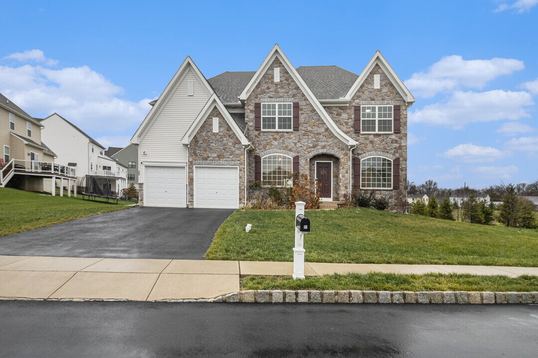 35 Furlong Rd in Douglassville, PA - Building Photo