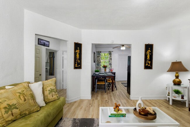 680 SW 7th Ave in Miami, FL - Building Photo - Building Photo