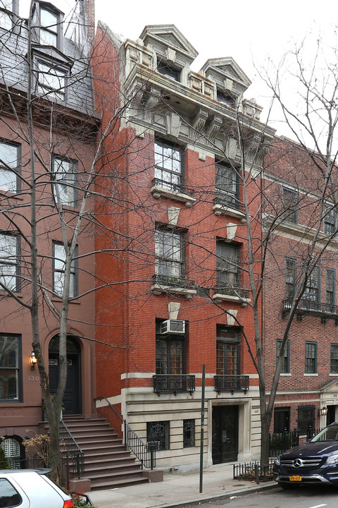 128 E 70th St in New York, NY - Building Photo