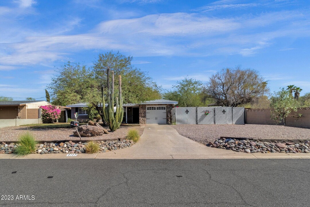 8107 N 14th St in Phoenix, AZ - Building Photo