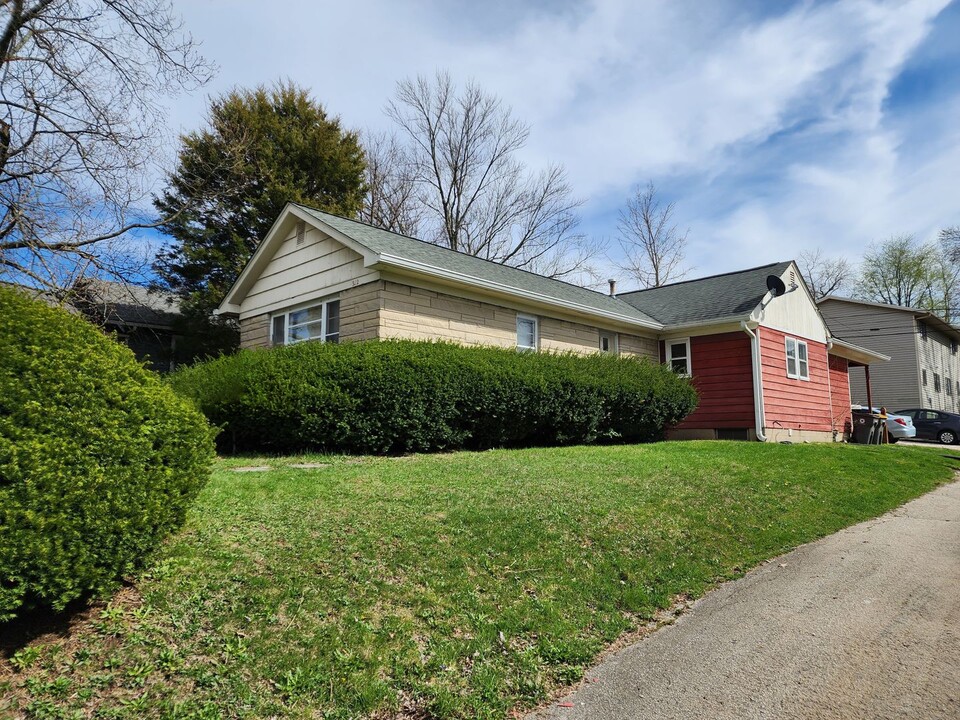 312 E 17th St in Bloomington, IN - Building Photo