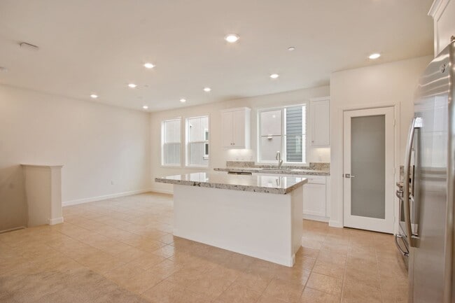 18377 Iris Ln in Yorba Linda, CA - Building Photo - Building Photo