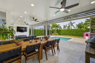 10359 NW 67th Terrace in Doral, FL - Building Photo - Building Photo