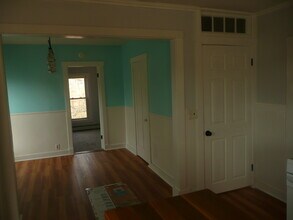 76 Main St, Unit 2 in Canton, ME - Foto de edificio - Building Photo