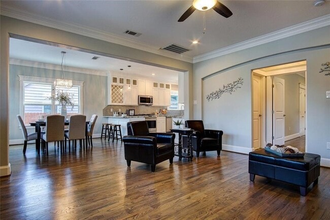 property at 916 Graceland St