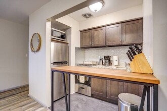 645 S 94th Pl in West Allis, WI - Building Photo - Building Photo