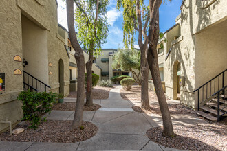 Val Vista Gardens Apartments in Mesa, AZ - Foto de edificio - Building Photo