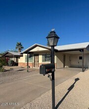 2136 E Betty Elyse Ln in Phoenix, AZ - Building Photo - Building Photo