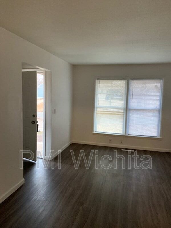 2328 S Broadview St in Wichita, KS - Building Photo - Building Photo