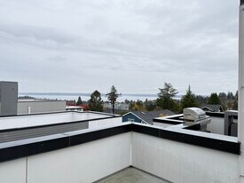 4143 California Ave SW in Seattle, WA - Building Photo