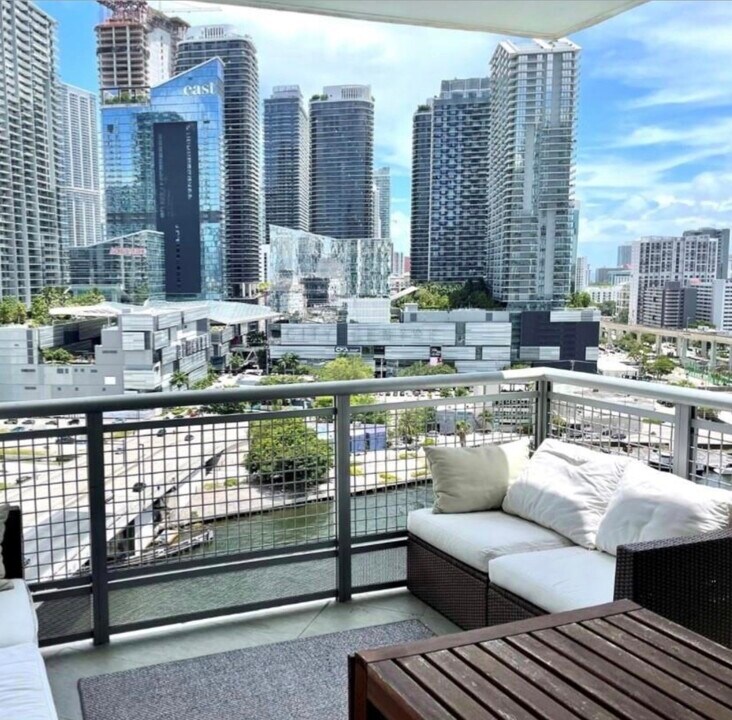 350 S Miami Ave, Unit 1808 in Miami, FL - Building Photo