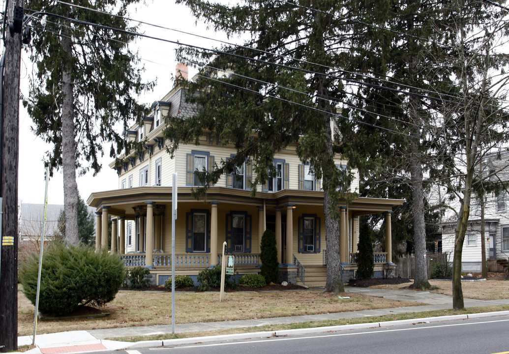 Linden Hall in Woodbury, NJ - Building Photo