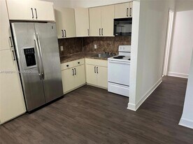 6028 SW 27th St in Miramar, FL - Building Photo