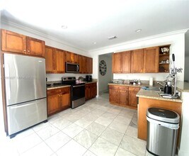 10770 NW 74th St in Doral, FL - Building Photo - Building Photo