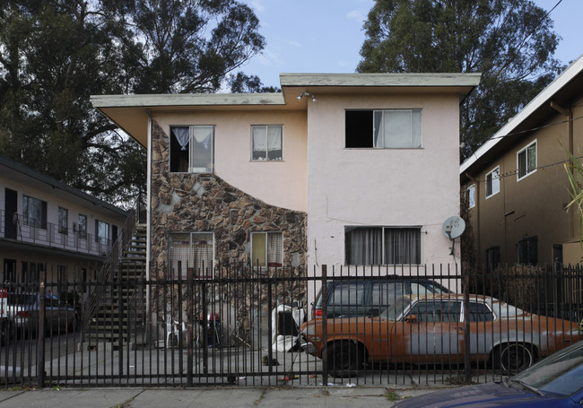 2363 Humboldt Ave in Oakland, CA - Foto de edificio - Building Photo