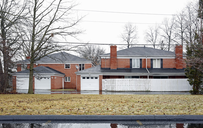 1902 Queenswood Dr in Findlay, OH - Building Photo - Building Photo