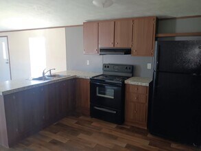 570 Banjo Way in Newport, TN - Building Photo - Building Photo