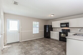 918 Anvil Creek Dr in Arlington, TX - Foto de edificio - Building Photo