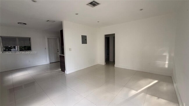 560 NE 67th St in Miami, FL - Building Photo - Building Photo