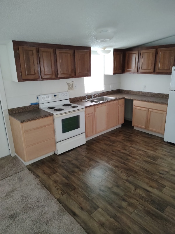 property at 128 SE Guinevere Ct