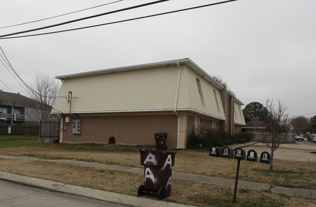 4245 Florida Ave in Kenner, LA - Building Photo - Building Photo