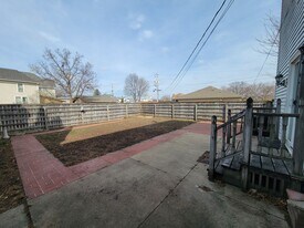 321 W 5th St in Cedar Falls, IA - Building Photo