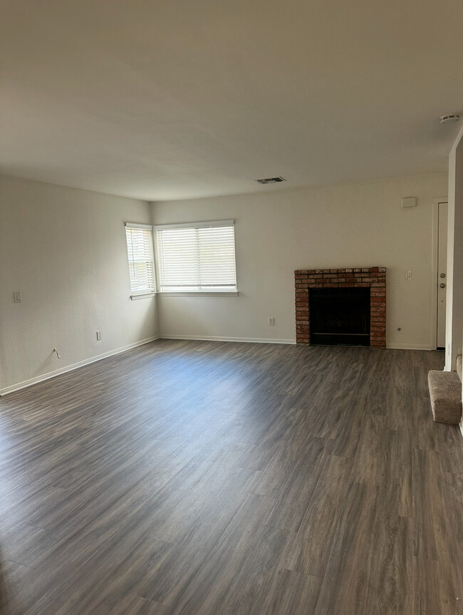 505 San Pasqual Valley Rd in Escondido, CA - Foto de edificio - Building Photo