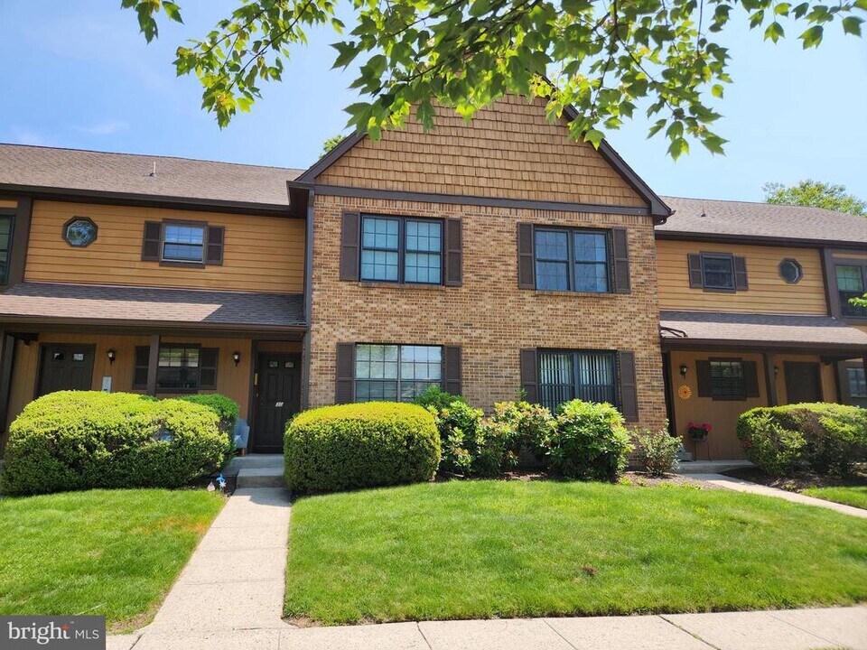 30 Adele Ct in Trenton, NJ - Building Photo