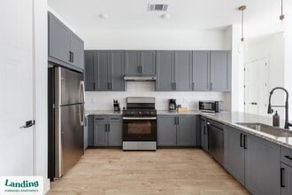 650 E Sycamore St in Denton, TX - Building Photo - Building Photo