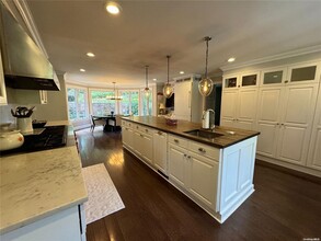 6 Frost Mill Rd in Mill Neck, NY - Foto de edificio - Building Photo