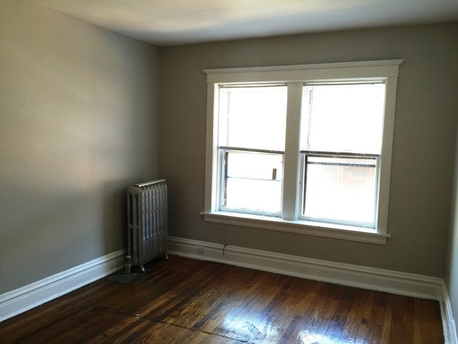 1704 W Glenlake Ave-Unit -1704-2 in Chicago, IL - Building Photo - Building Photo