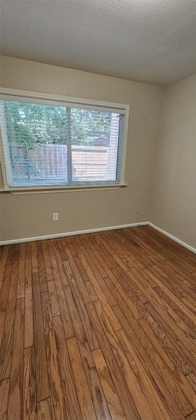 property at 22 W Broken Oak Ct