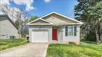 5200 Heins Rd NE in Knoxville, TN - Building Photo