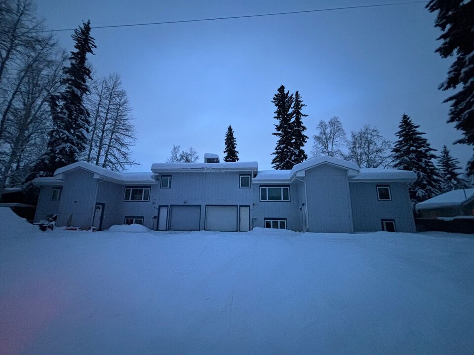 825 Andrew St in Fairbanks, AK - Building Photo