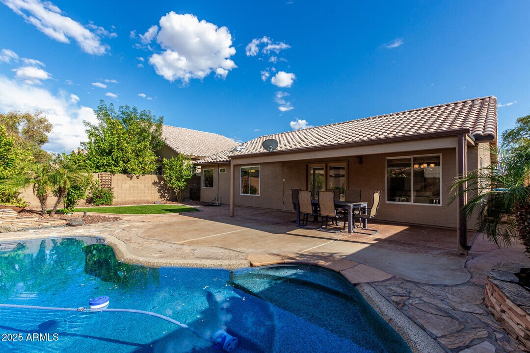 2220 E Edna Ave in Phoenix, AZ - Building Photo