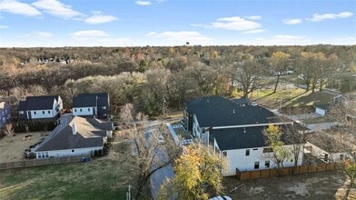 1145 NE Monroe St in Bentonville, AR - Foto de edificio - Building Photo