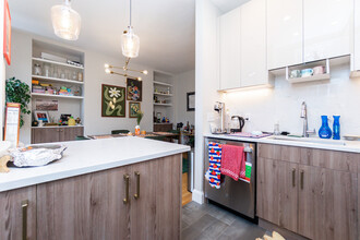 211 W Newton St, Unit 2 in Boston, MA - Building Photo - Building Photo