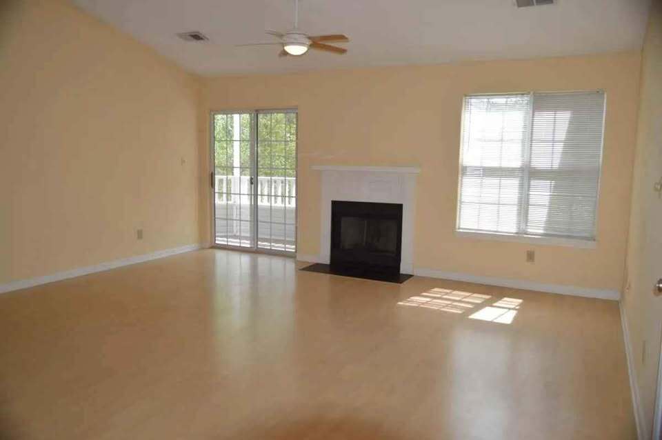2 Forest Glen Cir, Unit # 18 in Middletown, CT - Foto de edificio
