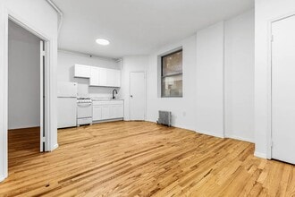 239 W 63rd St in New York, NY - Foto de edificio - Building Photo