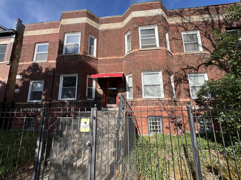 1336 W Farwell Ave in Chicago, IL - Building Photo