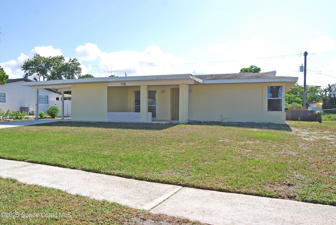 718 Badger Dr NE in Palm Bay, FL - Building Photo