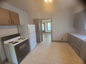 713-713-713-712 13th Ave in Bloomer, WI - Building Photo