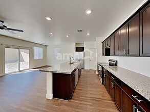 672 N Water St in Henderson, NV - Building Photo - Building Photo