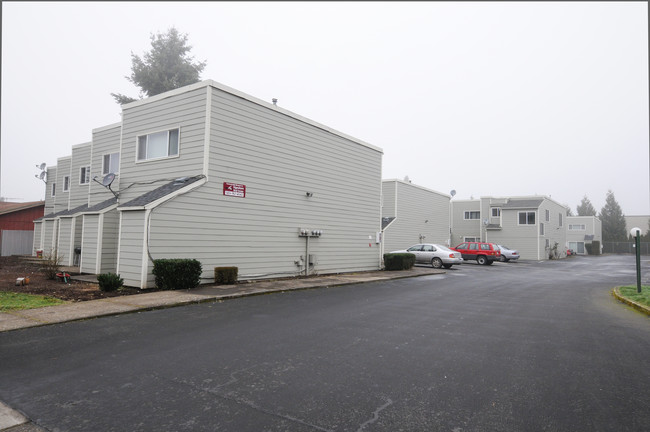 Hollister Apartments in Stayton, OR - Foto de edificio - Building Photo