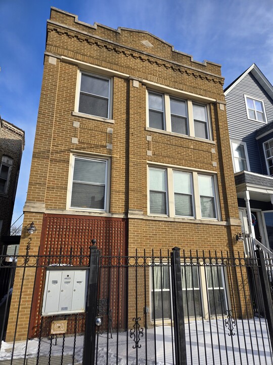 2819 N Kedzie Ave, Unit 1 in Chicago, IL - Building Photo