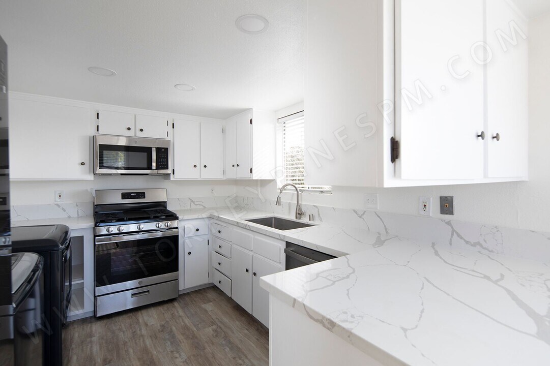 1015-1015 Bush St in San Diego, CA - Building Photo
