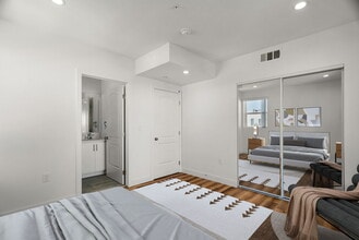 3909 Montclair St in Los Angeles, CA - Building Photo - Building Photo