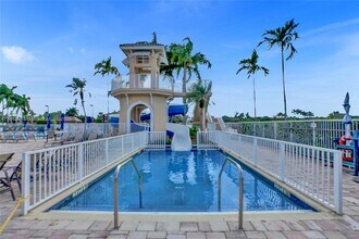 1100 Chinaberry Dr in Weston, FL - Building Photo - Building Photo