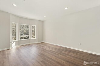 102 Forest Dr in Piscataway, NJ - Building Photo - Building Photo